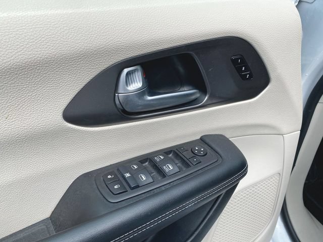 Used 2024 Chrysler Pacifica Limited FWD image 22