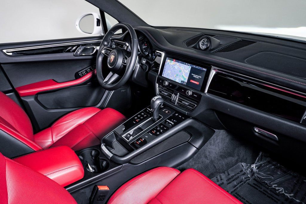 Certified 2025 Porsche Macan image 14