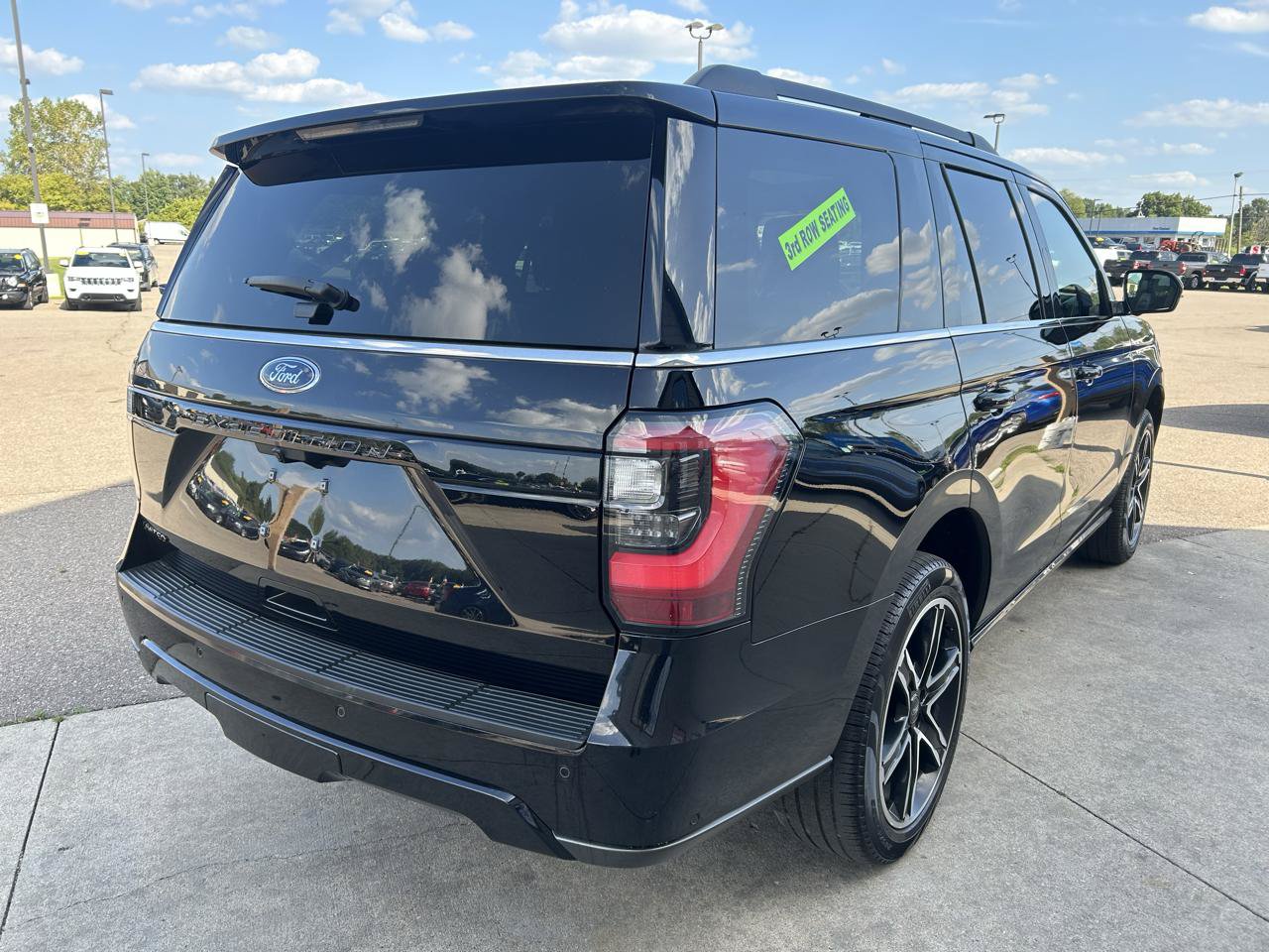 Used 2021 Ford Expedition Limited AWD/4WD image 5