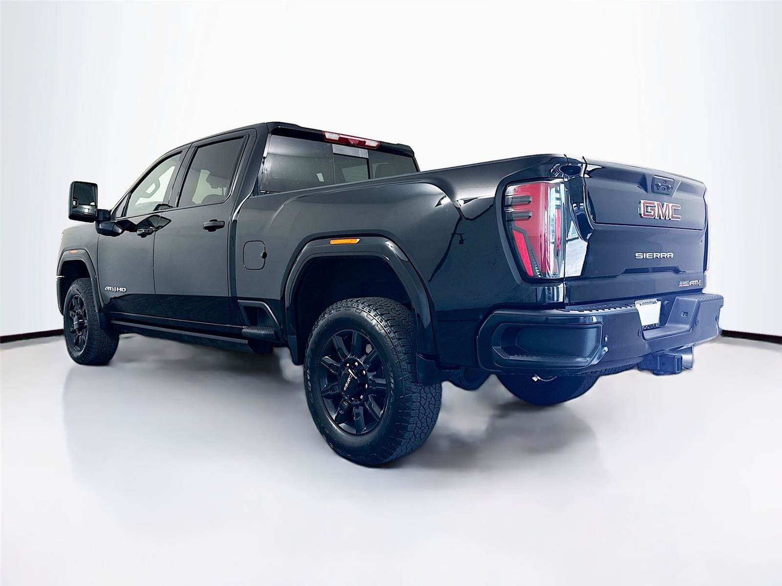 Used 2025 GMC Sierra 2500 AT4 w/ AT4 Premium Plus Package AWD/4WD image 31