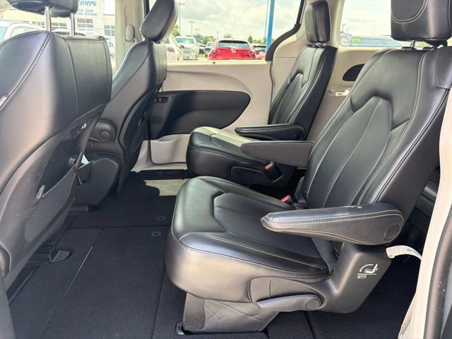 Used 2023 Chrysler Pacifica Touring-L FWD image 17