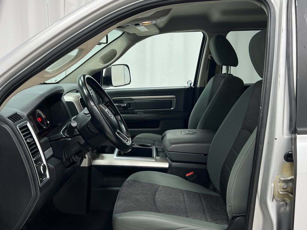 Used 2015 RAM 1500 Classic SLT w/ Luxury Group AWD/4WD image 11