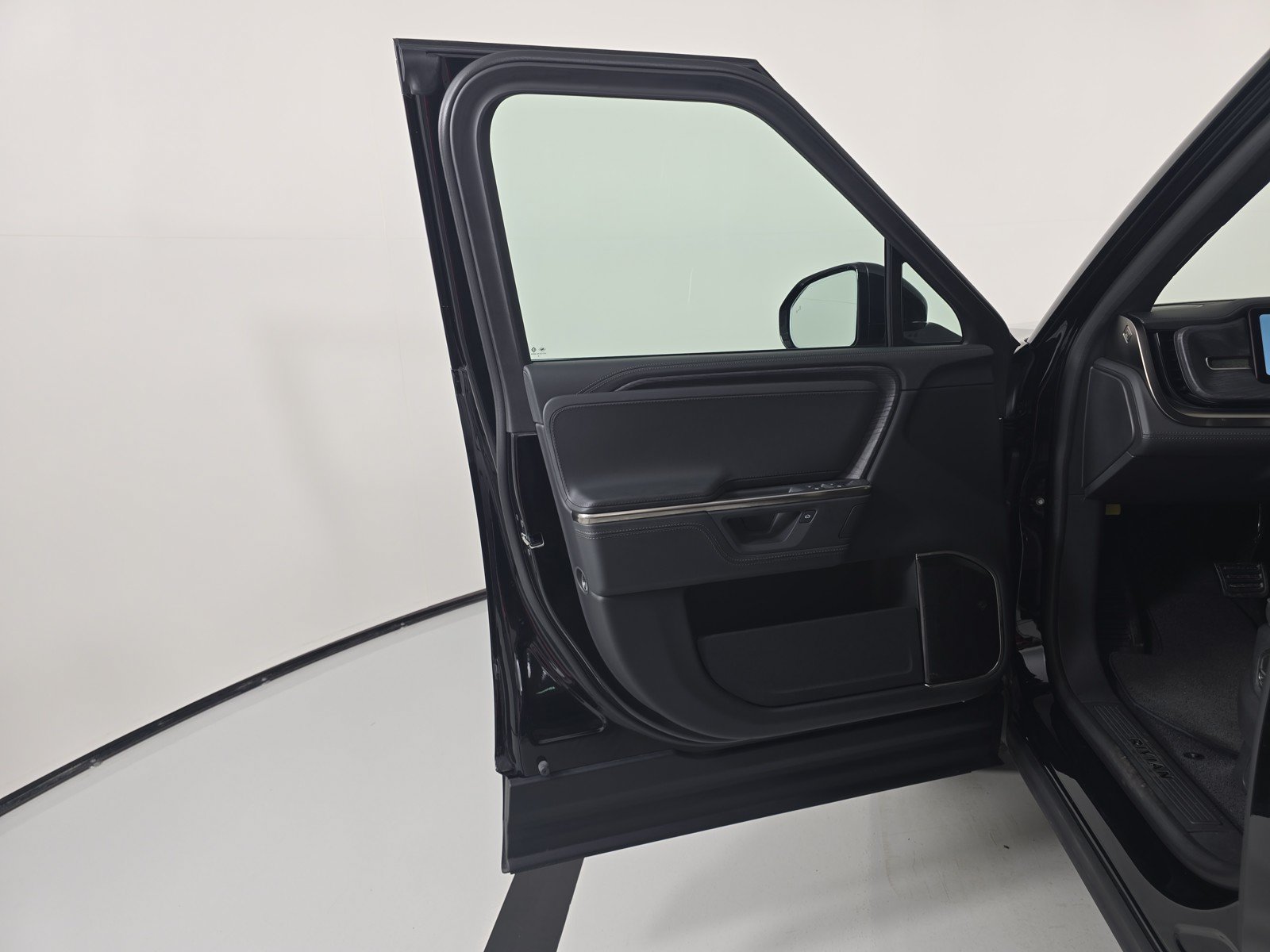Used 2025 Rivian R1T Adventure AWD/4WD image 16