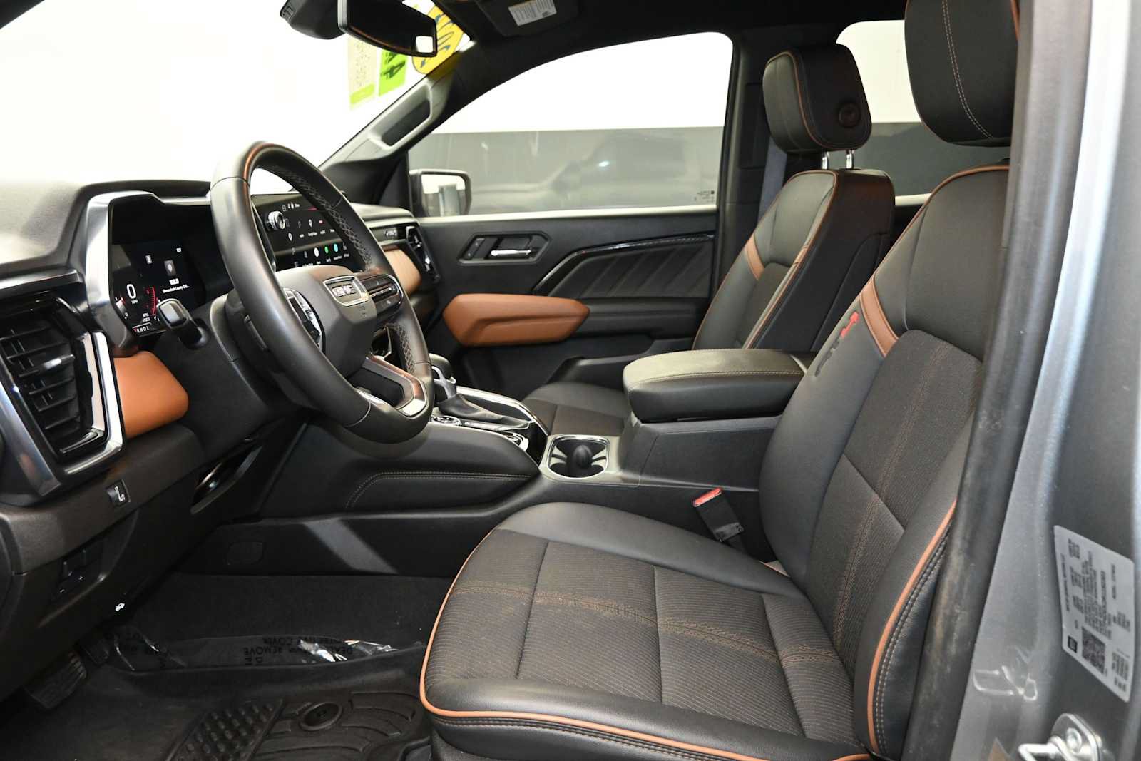 Used 2024 GMC Canyon AT4 w/ Technology Package AWD/4WD image 21