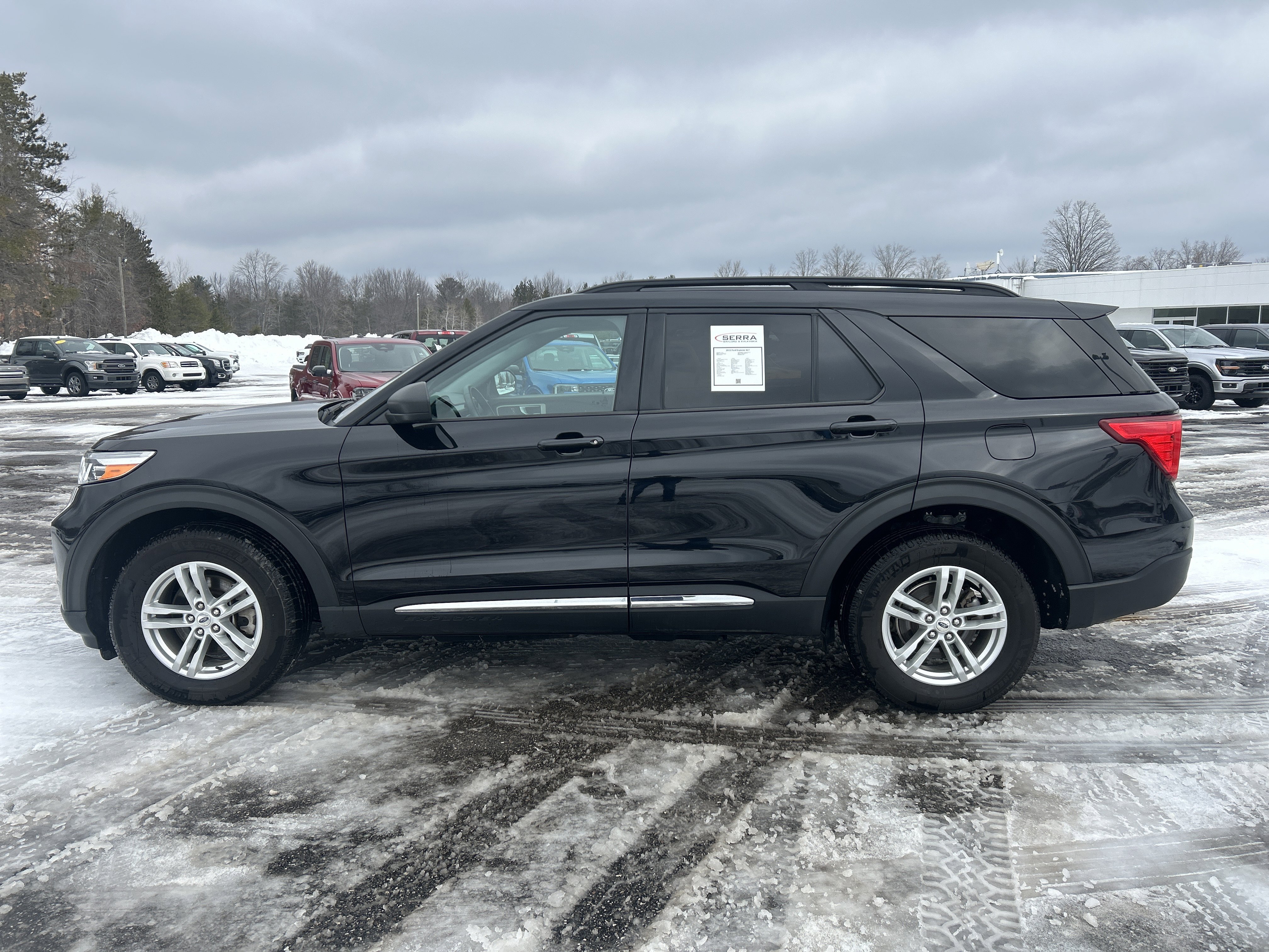 Used 2022 Ford Explorer XLT image 6