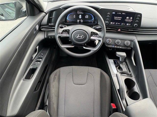 Used 2025 Hyundai Elantra SE image 10