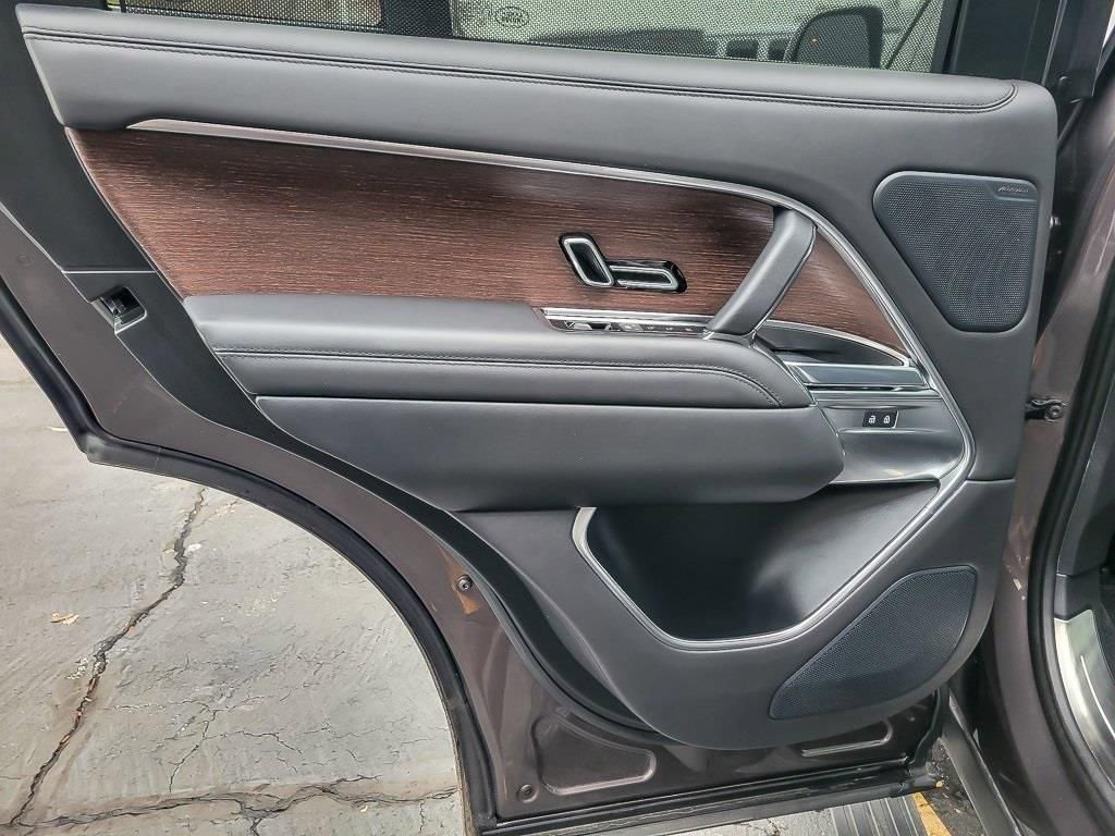 Used 2023 Land Rover Range Rover SE image 18