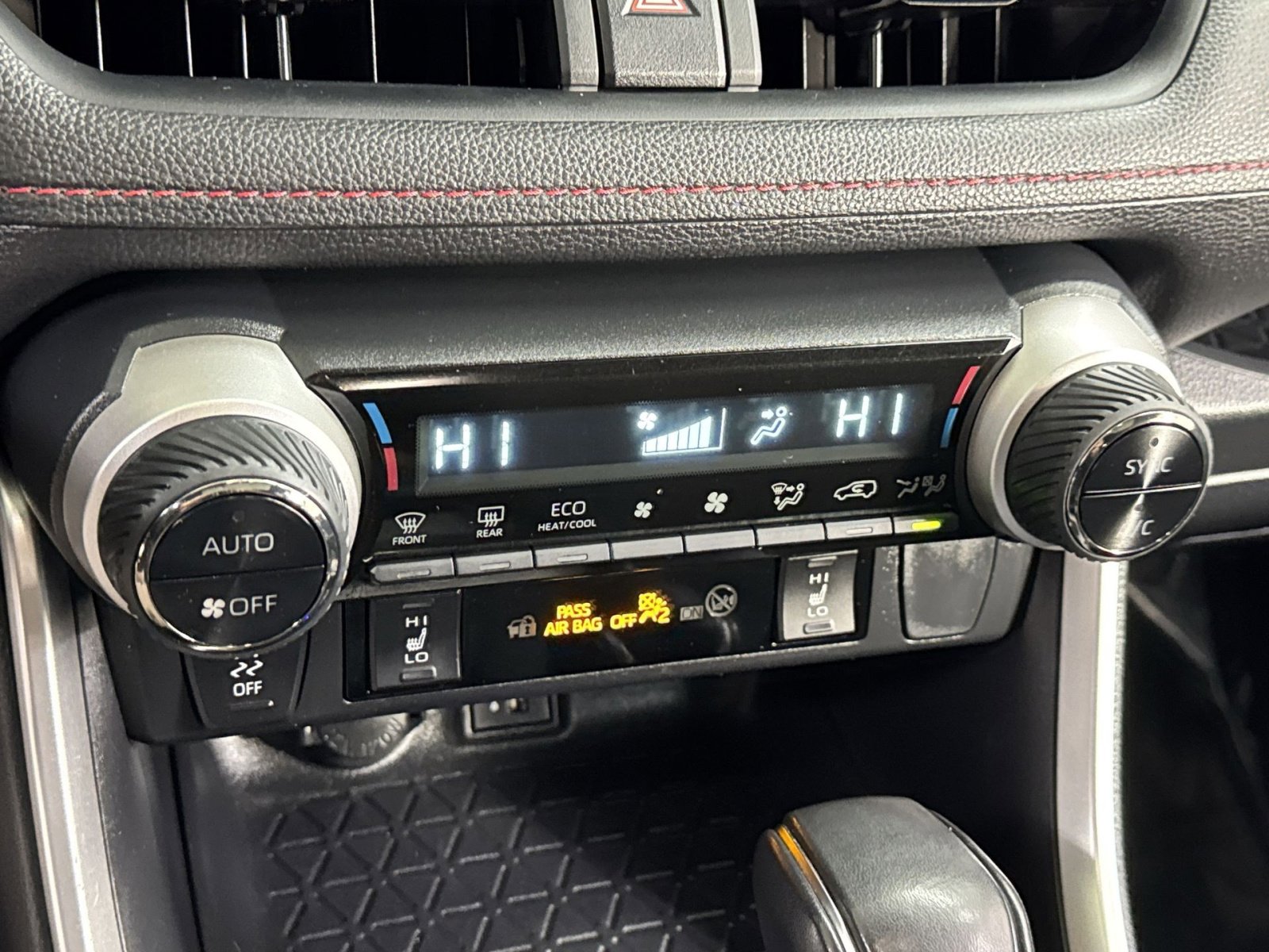 Used 2024 Toyota RAV4 SE image 25