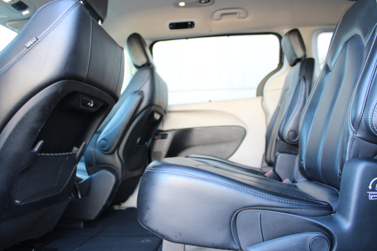 Used 2023 Chrysler Pacifica Touring-L image 34