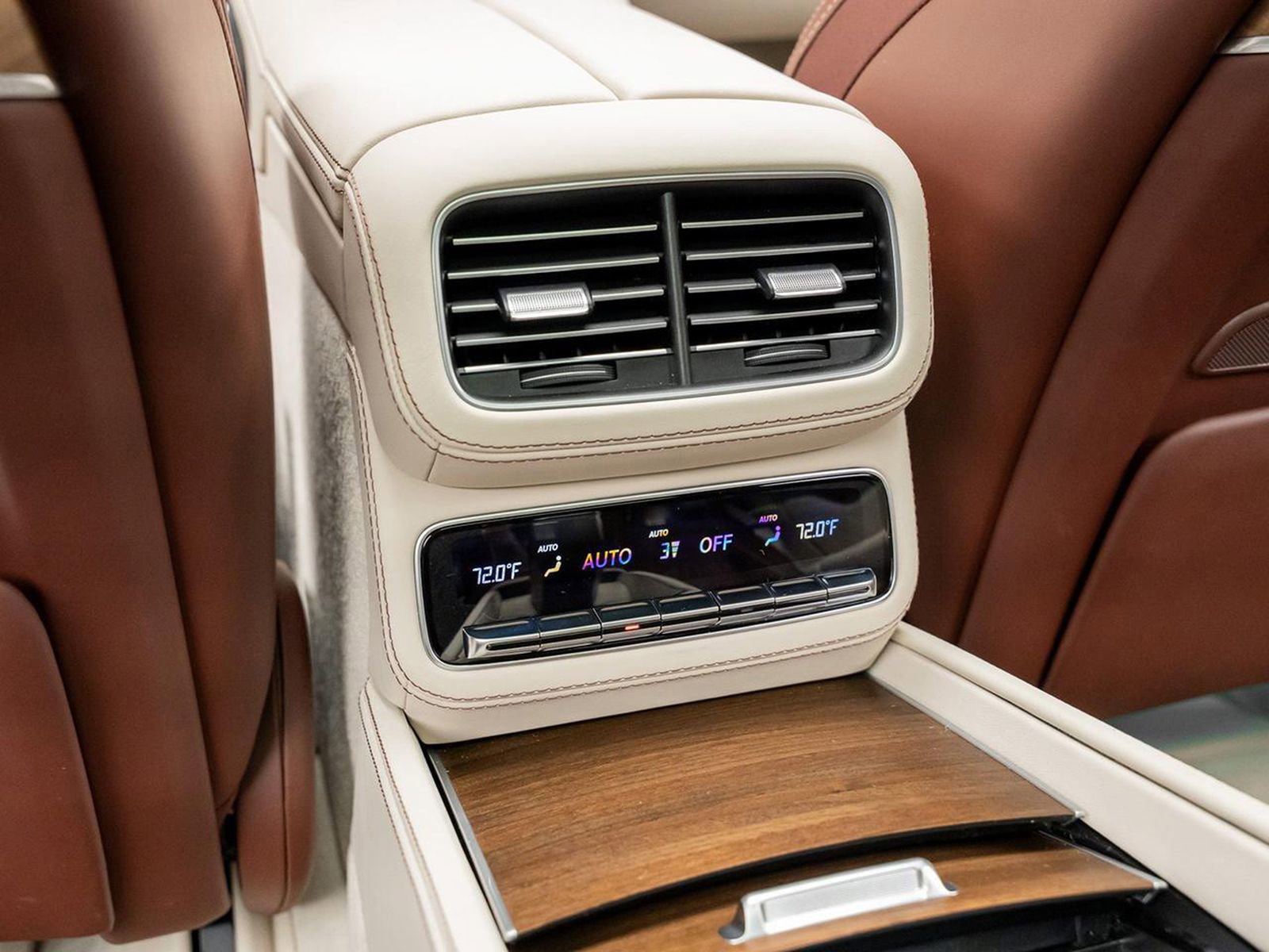 Used 2026 Mercedes-Benz Maybach GLS 600 4MATIC image 53