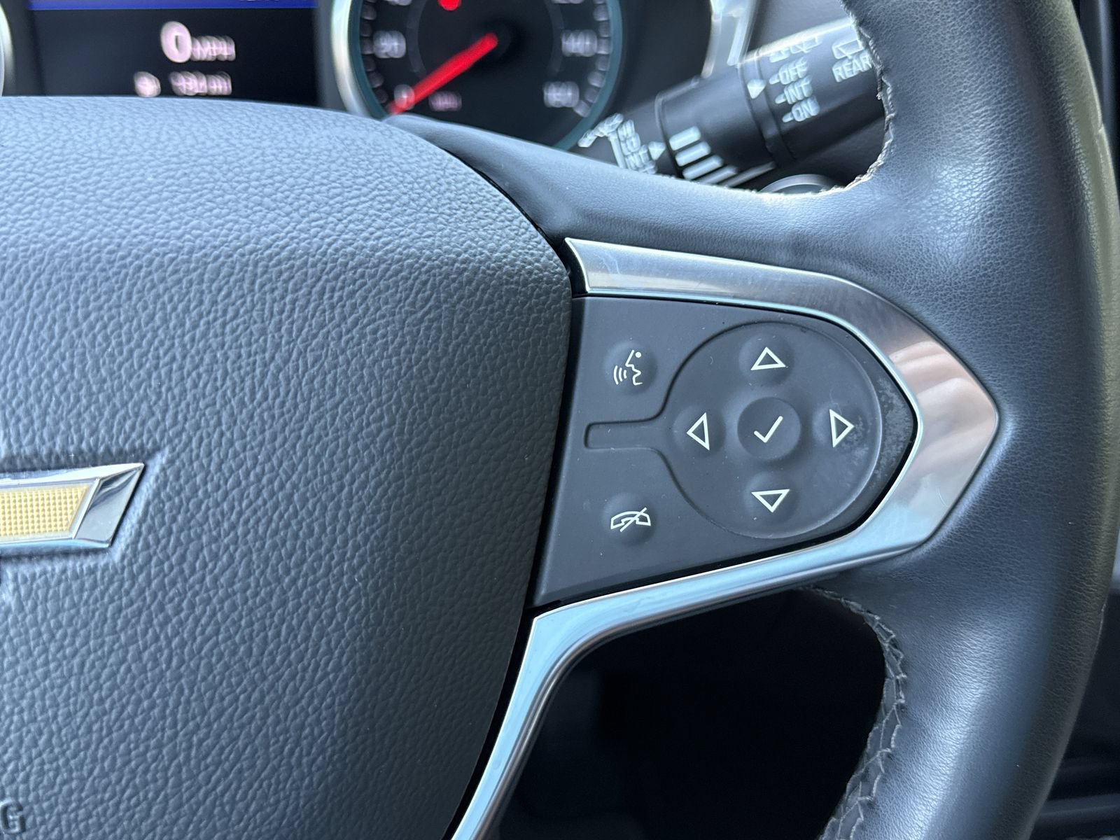 Used 2023 Chevrolet Traverse LT w/ Rear Camera Mirror Package FWD image 22