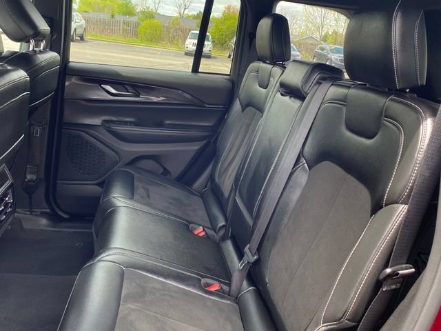 Used 2023 Jeep Grand Cherokee Altitude AWD/4WD image 16
