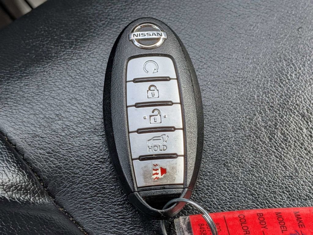 Used 2017 Nissan Pathfinder Platinum image 33