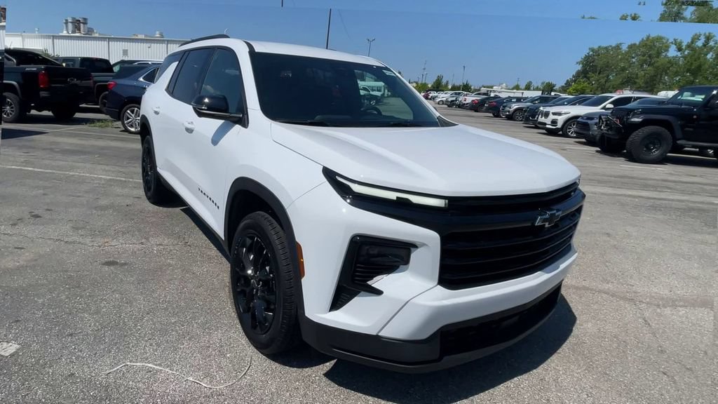 New 2026 Chevrolet Traverse LT w/ Midnight/Sport Edition FWD image 4