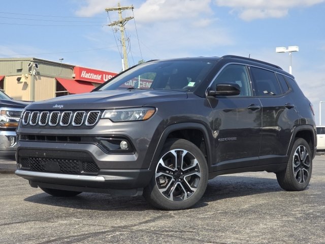 Used 2023 Jeep Compass Limited AWD/4WD image 2
