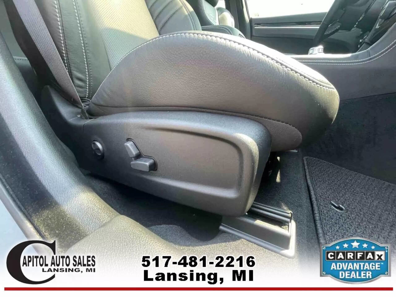 Used 2023 Chrysler 300 C image 32