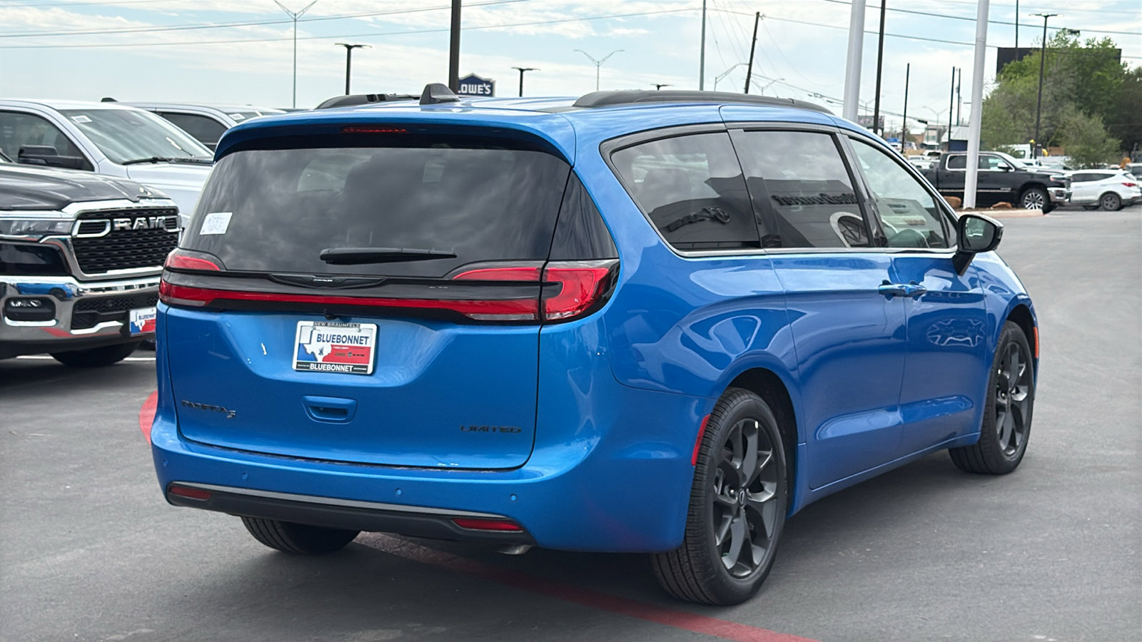 New 2026 Chrysler Pacifica Limited FWD image 5