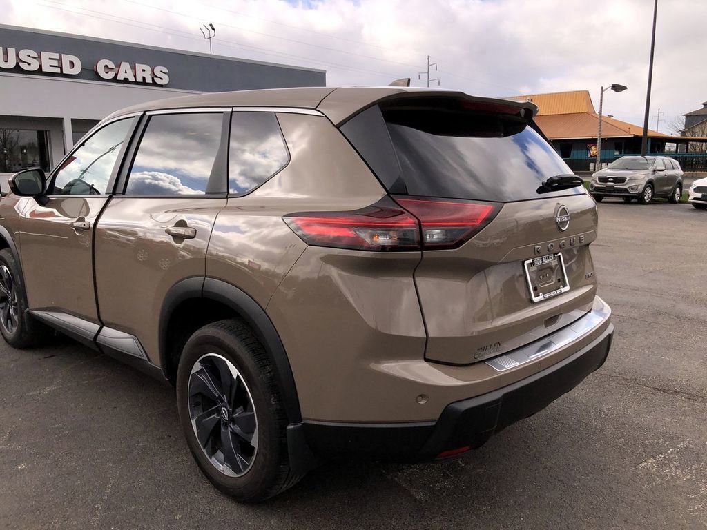 Used 2025 Nissan Rogue SV AWD/4WD image 12