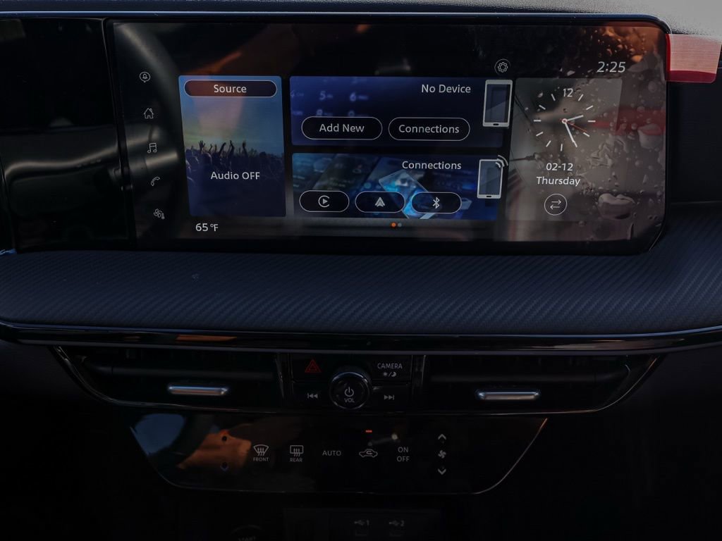 Used 2025 Nissan Kicks SR image 29