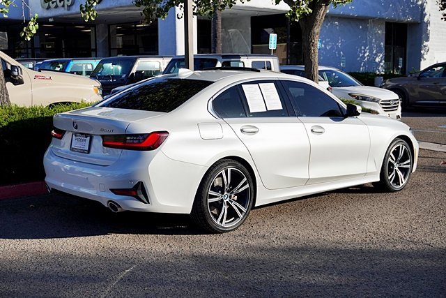 Used 2022 BMW 330i Sedan w/ Driving Assistance Package image 9