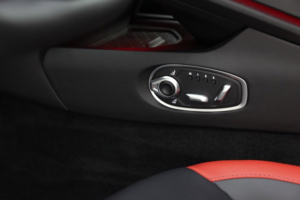 Used 2025 Aston Martin DB12 Coupe image 21