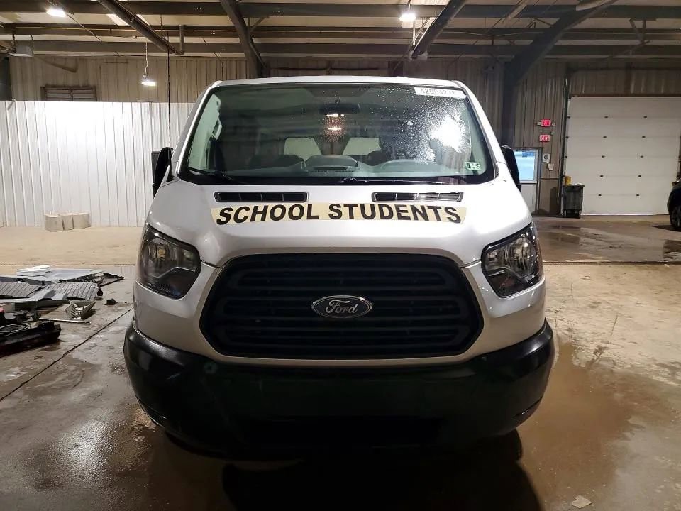 Used 2019 Ford Transit 150 XL image 5