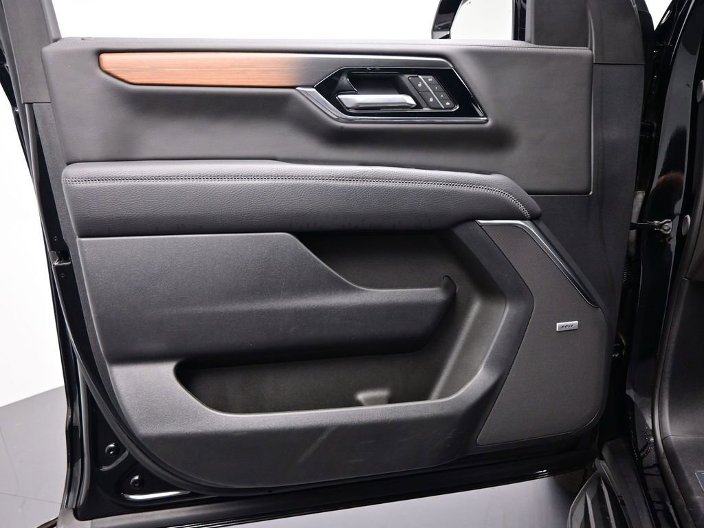 Used 2025 GMC Yukon XL Denali image 14