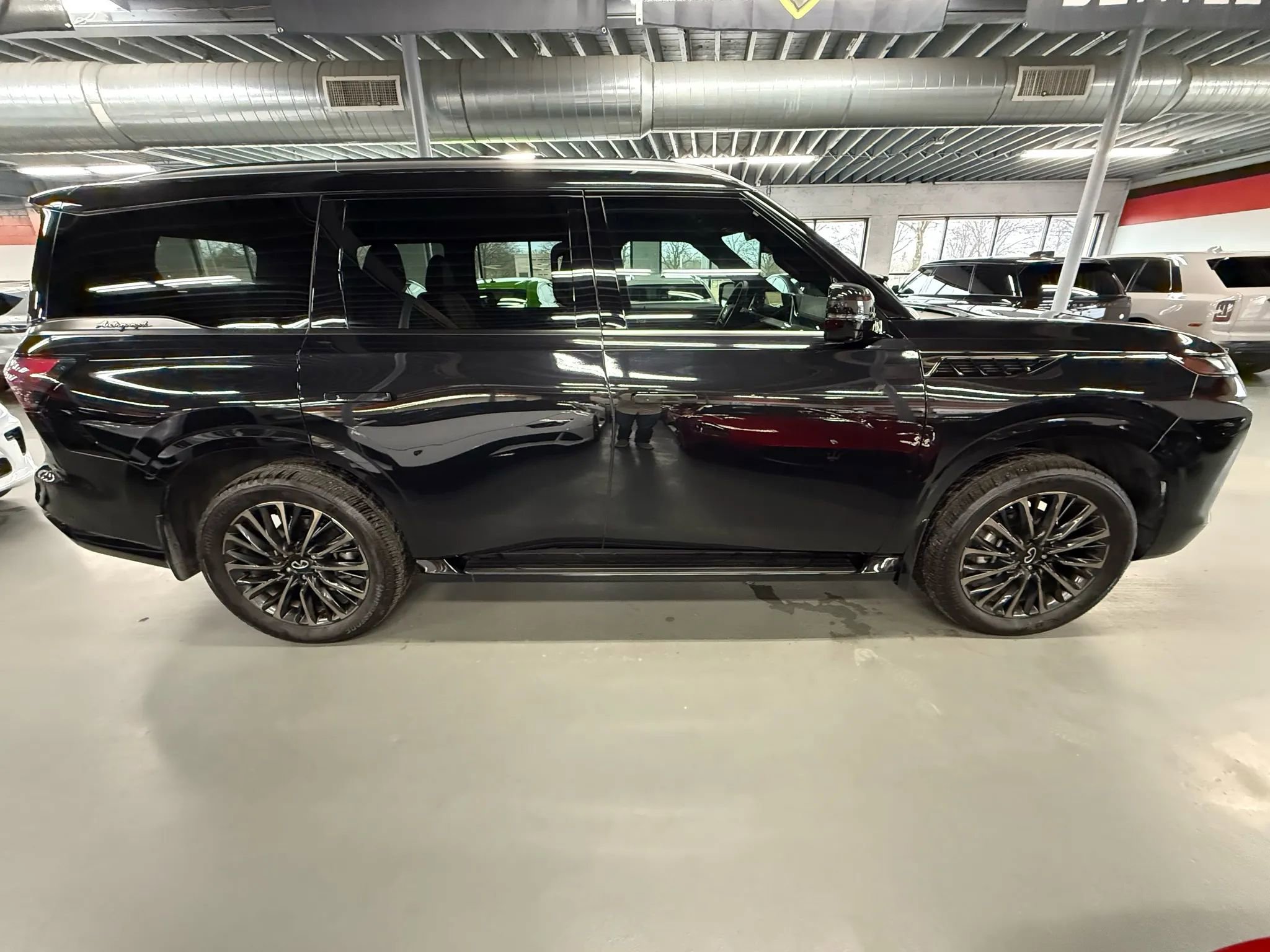 Used 2025 INFINITI QX80 Autograph w/ Premium Cargo Package image 4