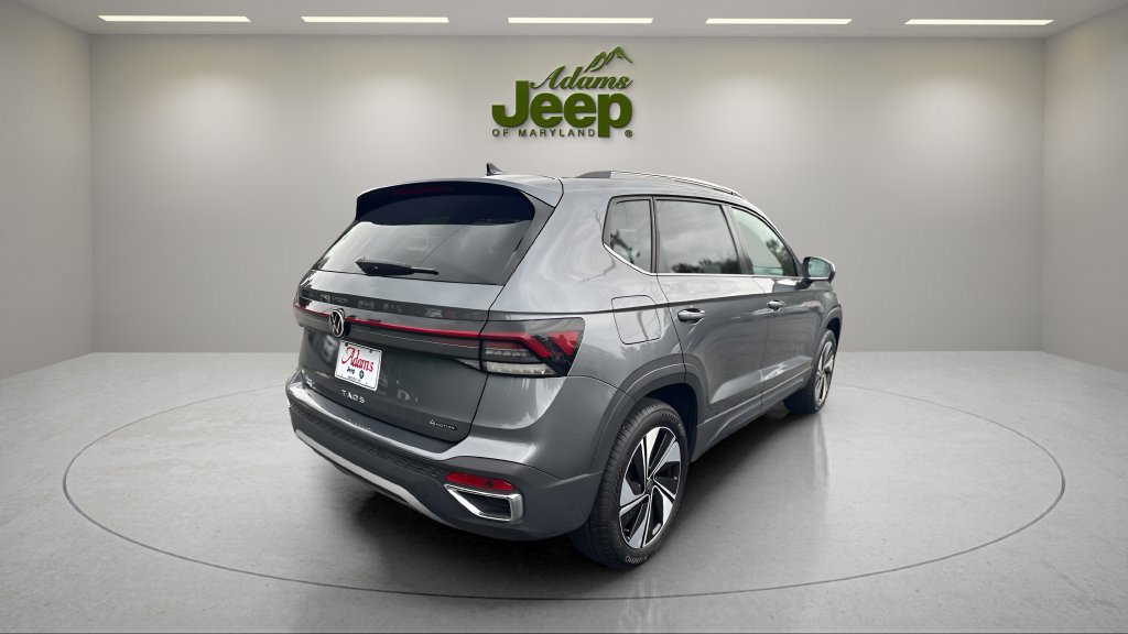 Used 2025 Volkswagen Taos SE AWD/4WD image 5