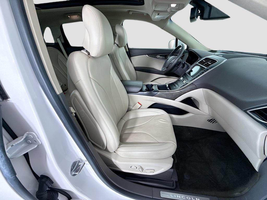Used 2017 Lincoln MKX Reserve w/ Driver Assistance Package FWD image 20