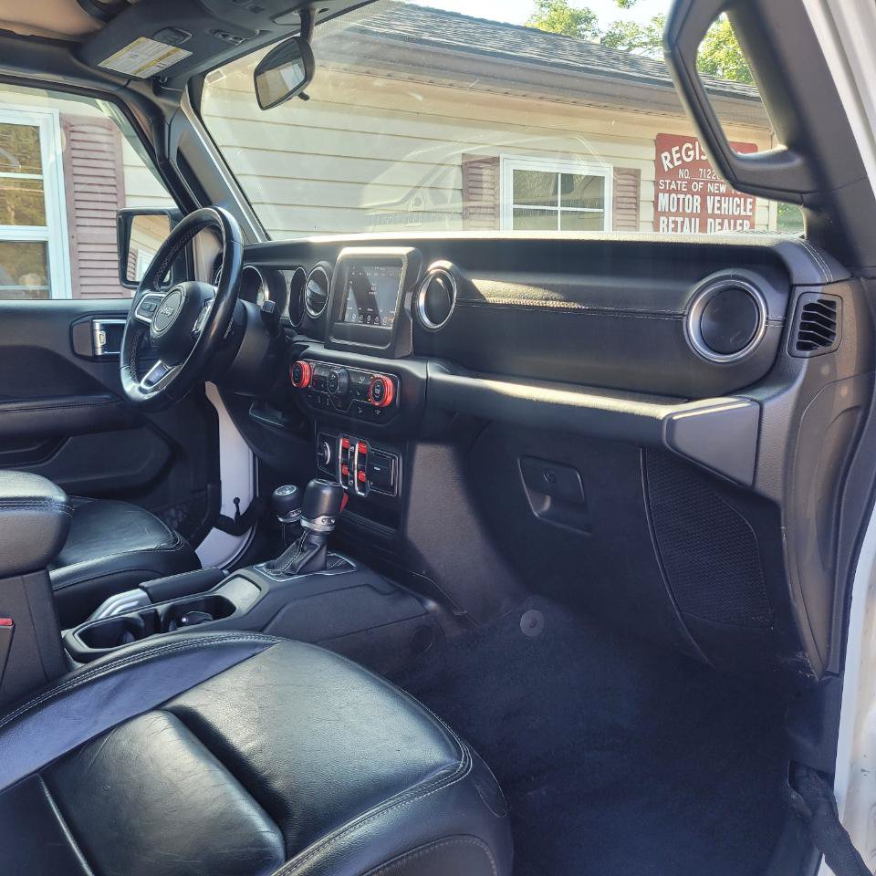 Used 2018 Jeep Wrangler Unlimited Sahara AWD/4WD image 27