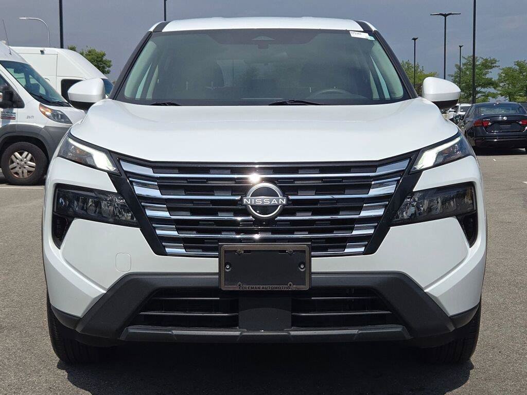 Used 2024 Nissan Rogue SV AWD/4WD image 2