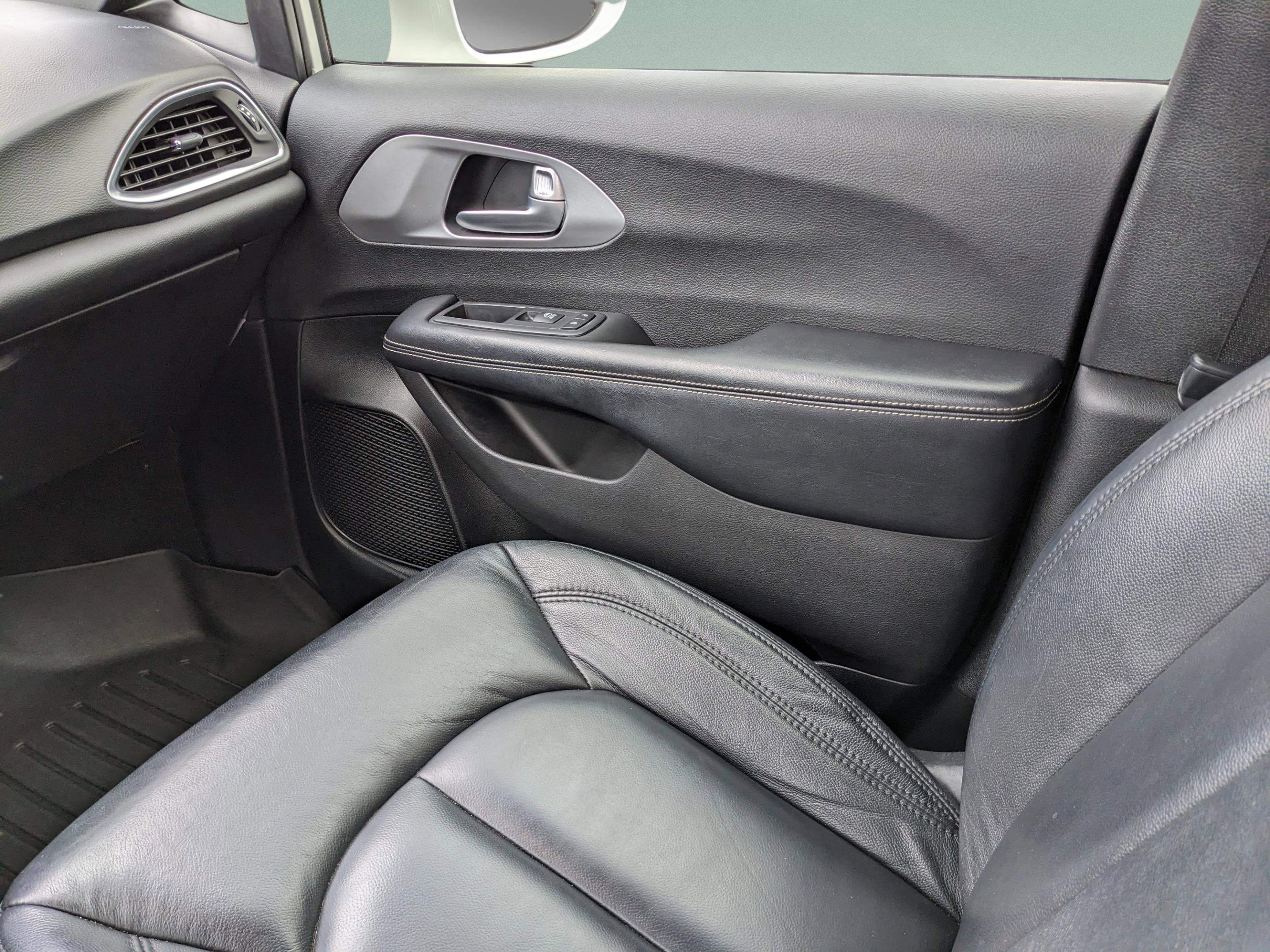 Used 2019 Chrysler Pacifica Touring Plus w/ S Appearance Package image 20