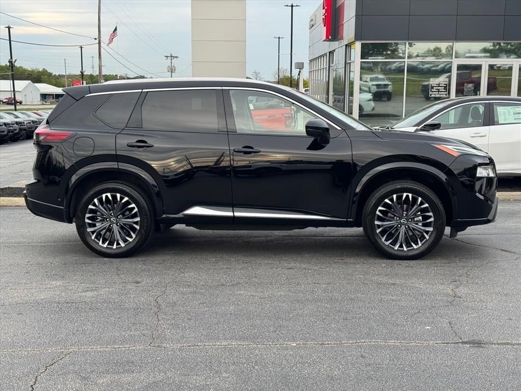 Certified 2025 Nissan Rogue Platinum w/ Platinum Premium Package image 2