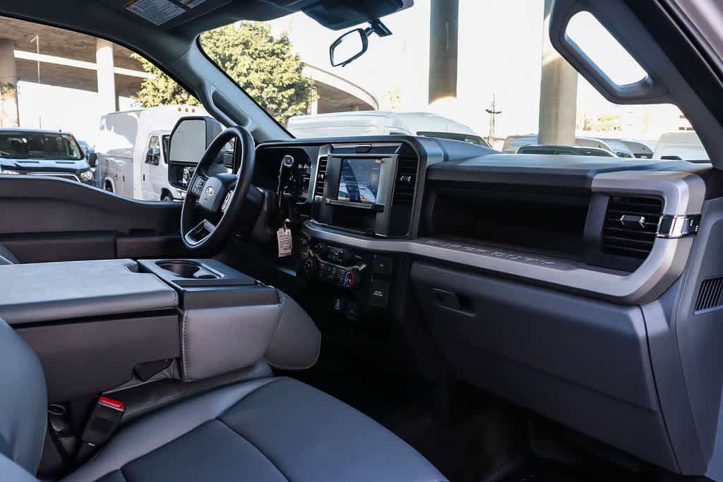 New 2026 Ford F250 XL w/ XL Chrome Package image 12