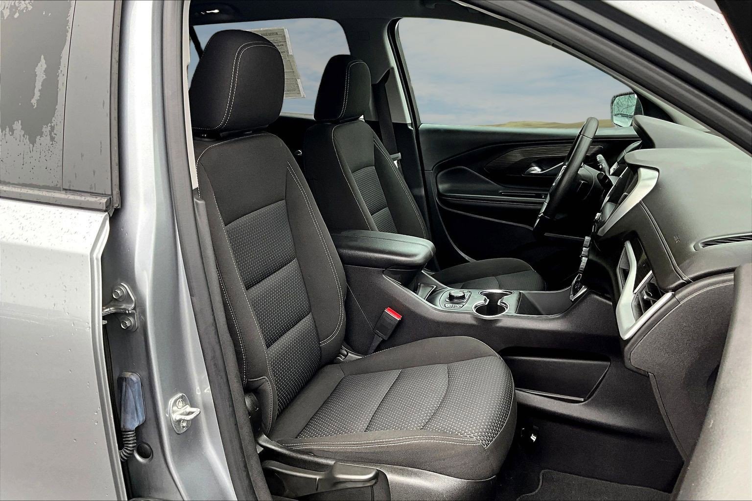 Used 2024 GMC Terrain SLE w/ Driver Convenience Package image 21