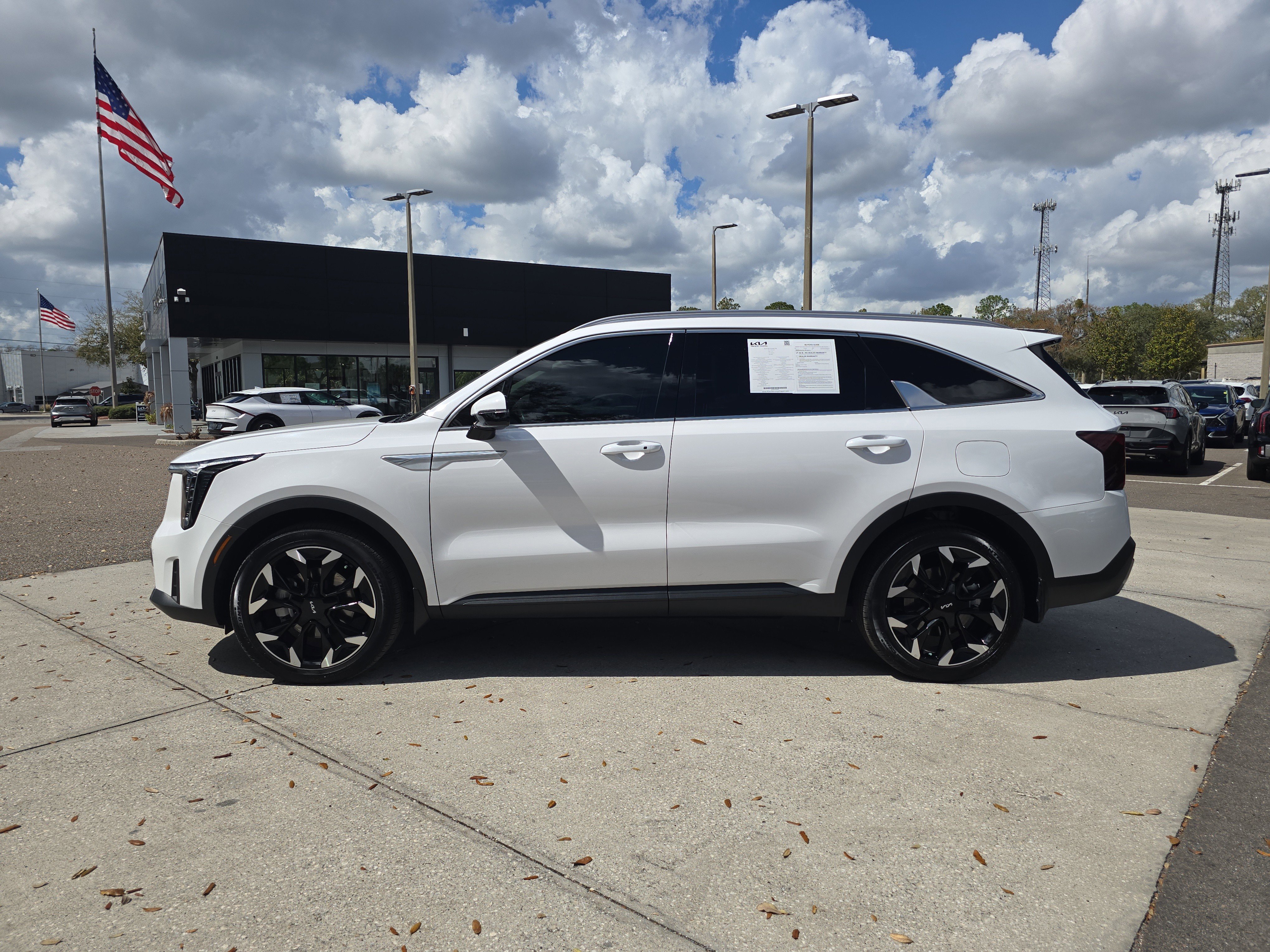 Used 2025 Kia Sorento EX w/ Panoramic Sunroof Package image 5