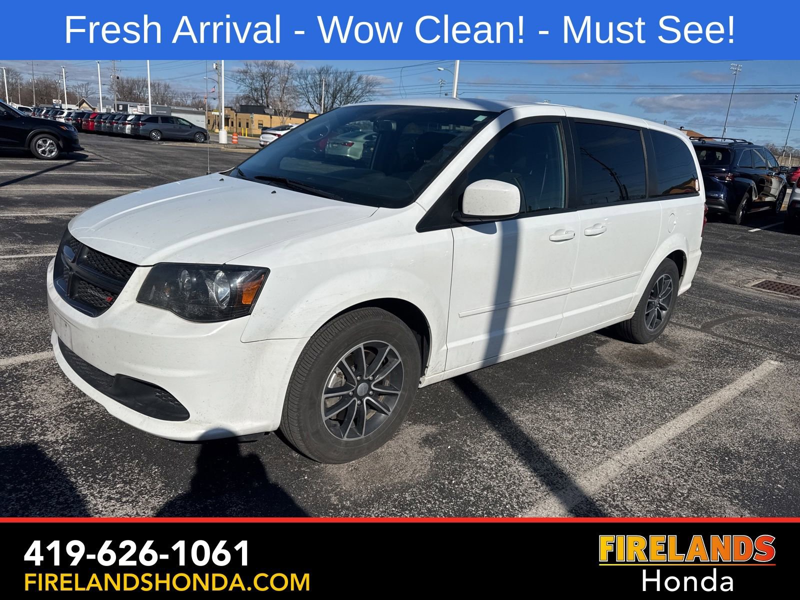 Used 2017 Dodge Grand Caravan SE image 2