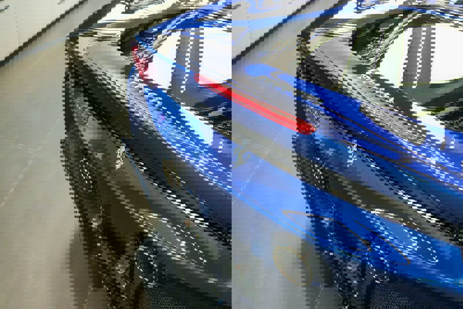 Used 2022 Ferrari SF90 Spider image 8