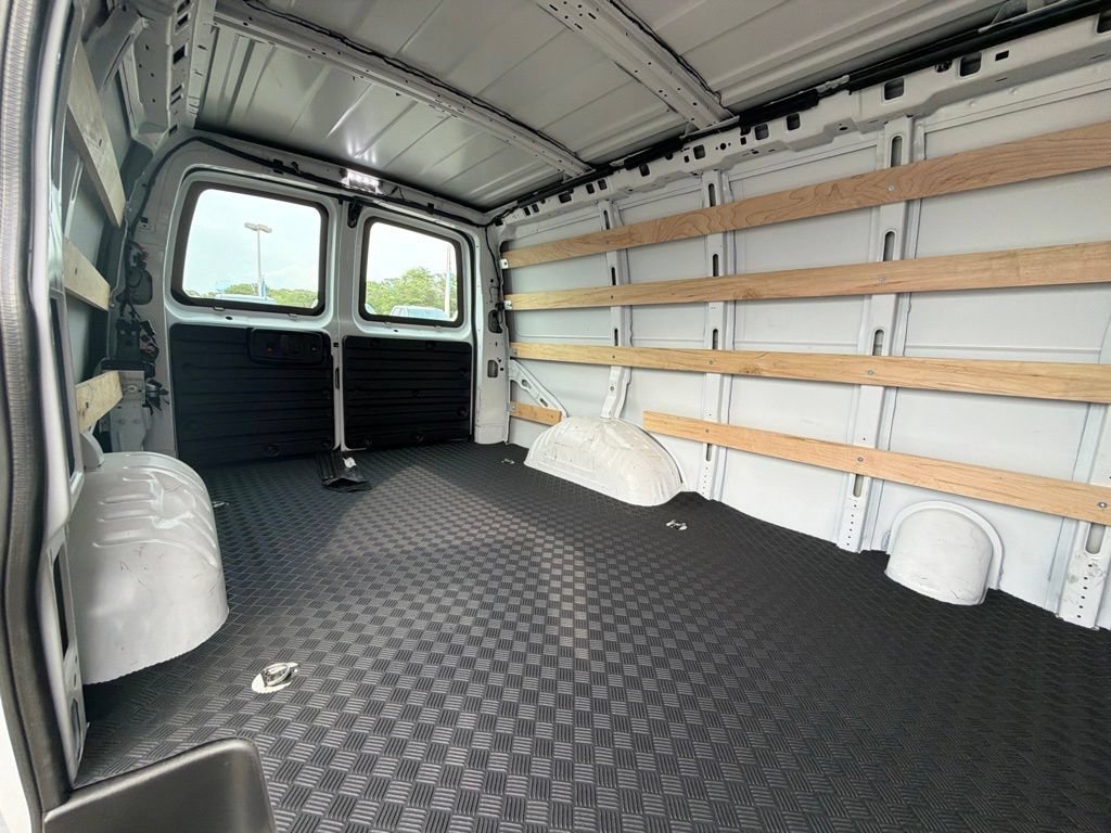 Used 2025 Chevrolet Express 2500 w/ Driver Convenience Package RWD image 8