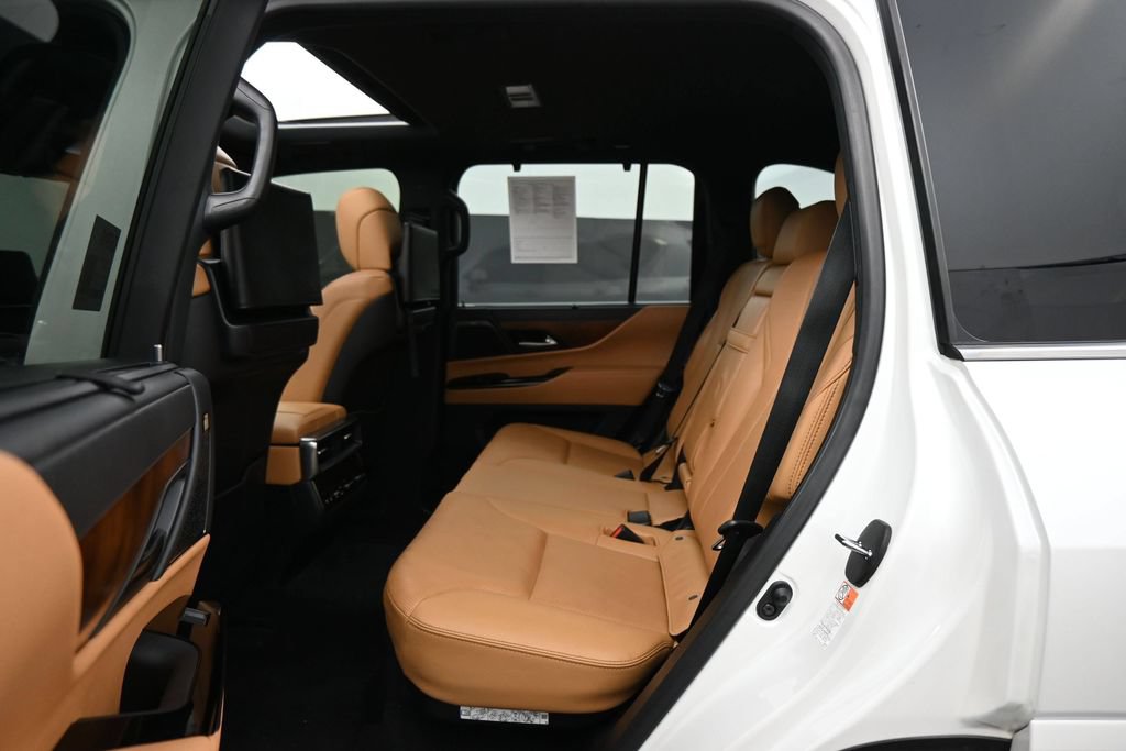 Used 2023 Lexus LX 600 4WD w/ Luxury Package image 17