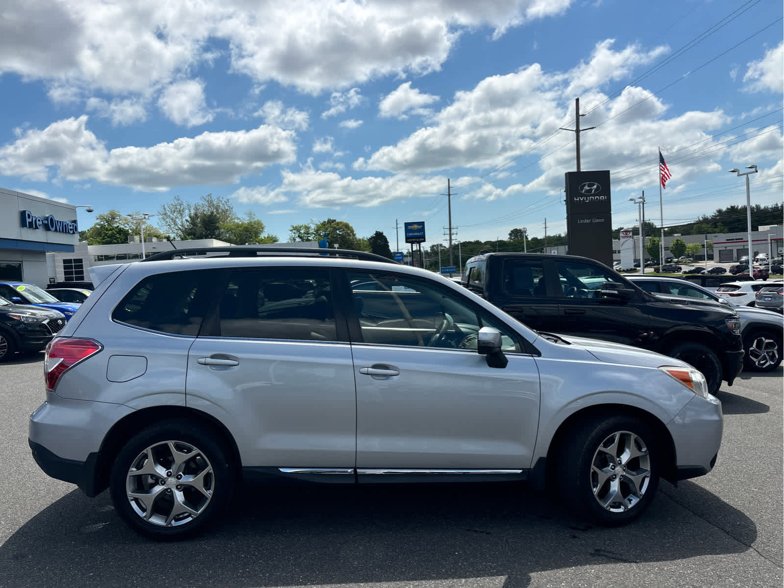 Used 2015 Subaru Forester 2.5i Touring w/ Eyesight & Navigation System AWD/4WD image 3