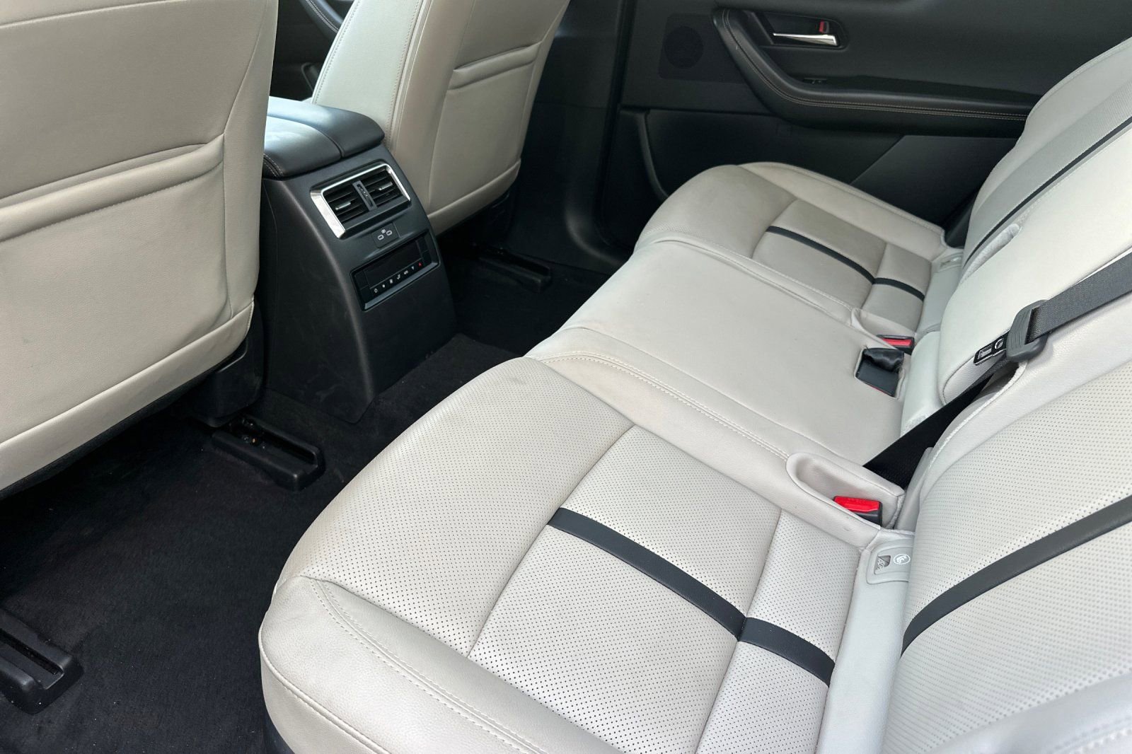 Certified 2025 MAZDA CX-70 3.3 Turbo w/ Premium Package image 12