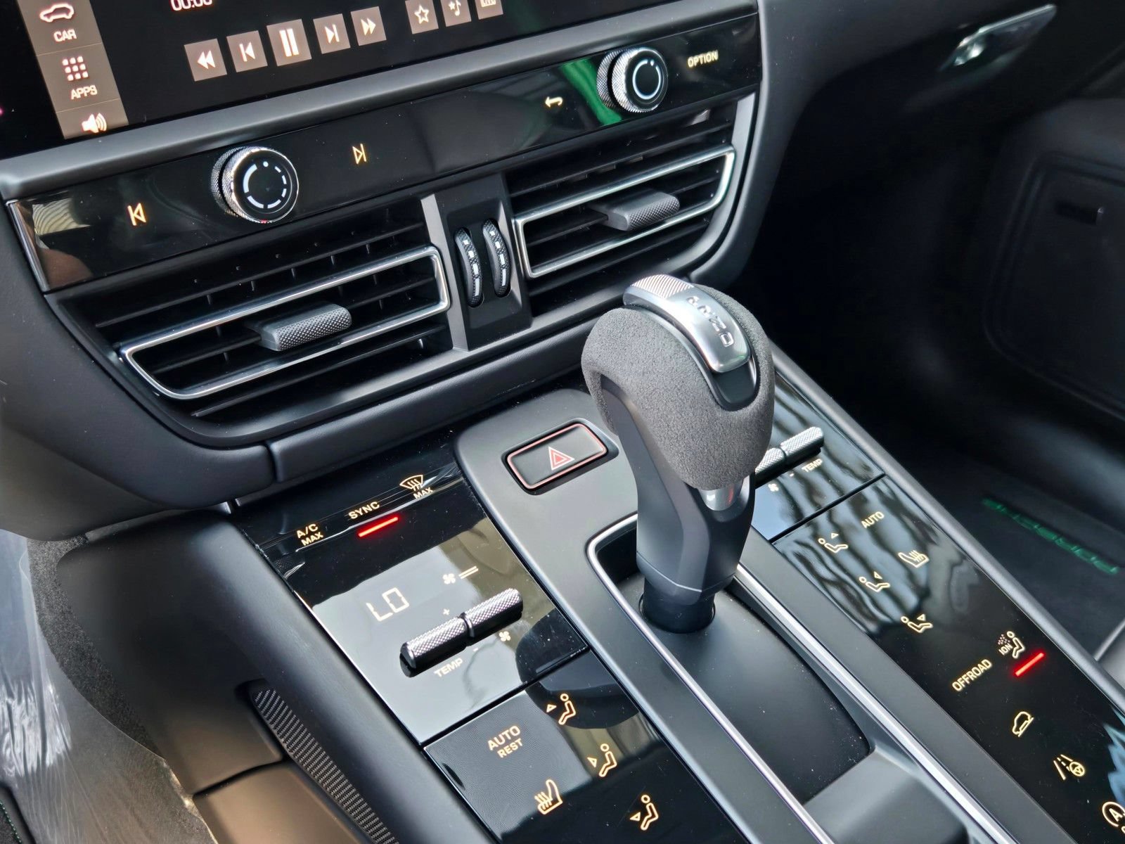 Certified 2026 Porsche Macan GTS AWD/4WD image 22