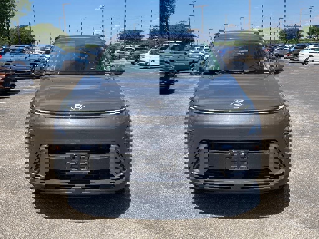 Used 2025 Hyundai Kona SEL image 2