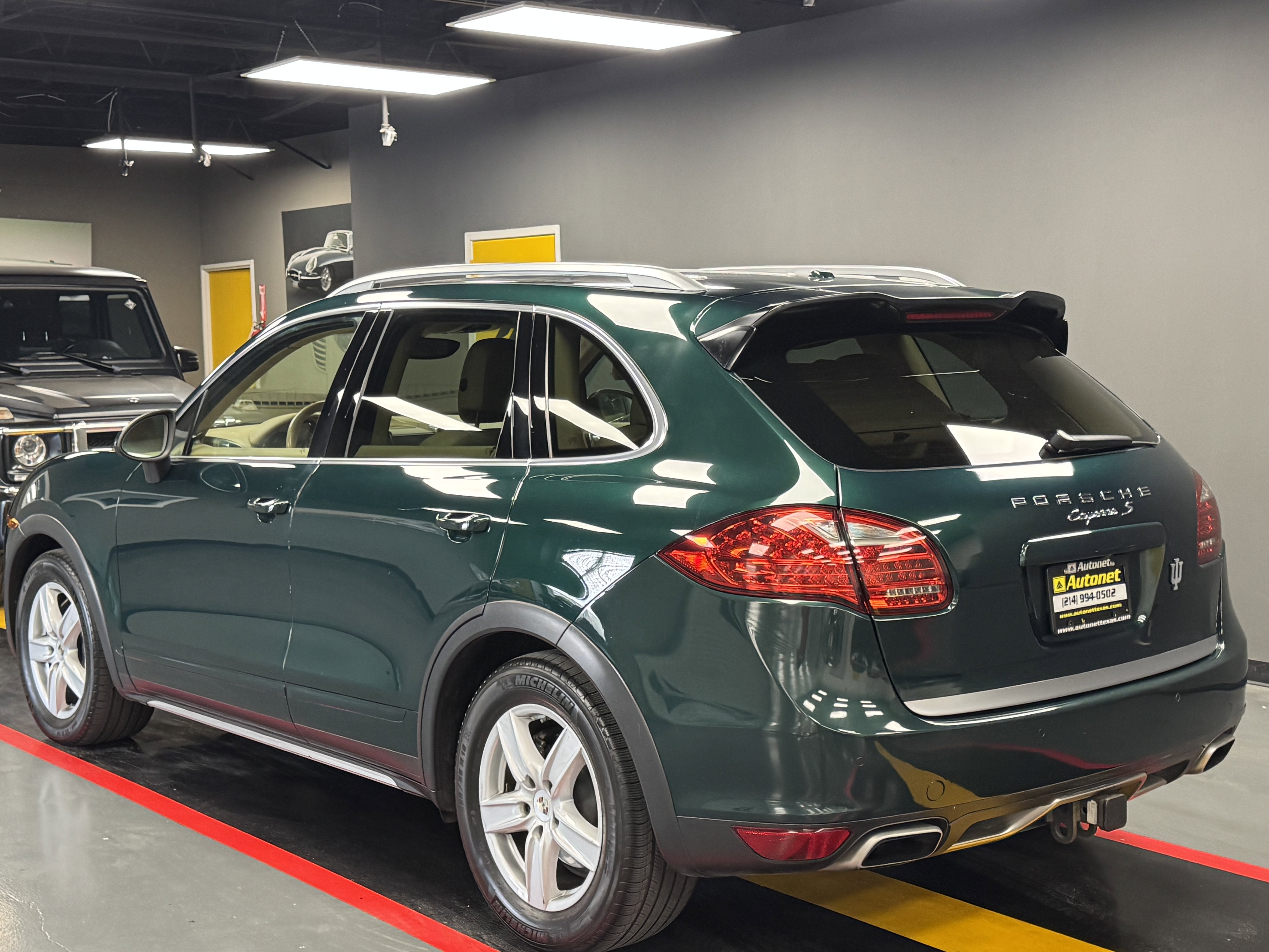 Used 2012 Porsche Cayenne S AWD/4WD image 8