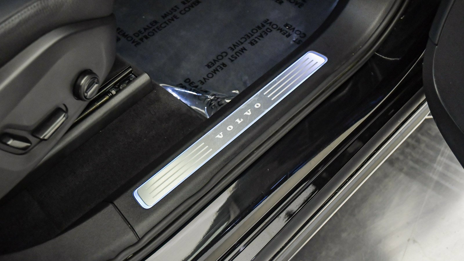 Certified 2025 Volvo XC90 B6 Plus image 19