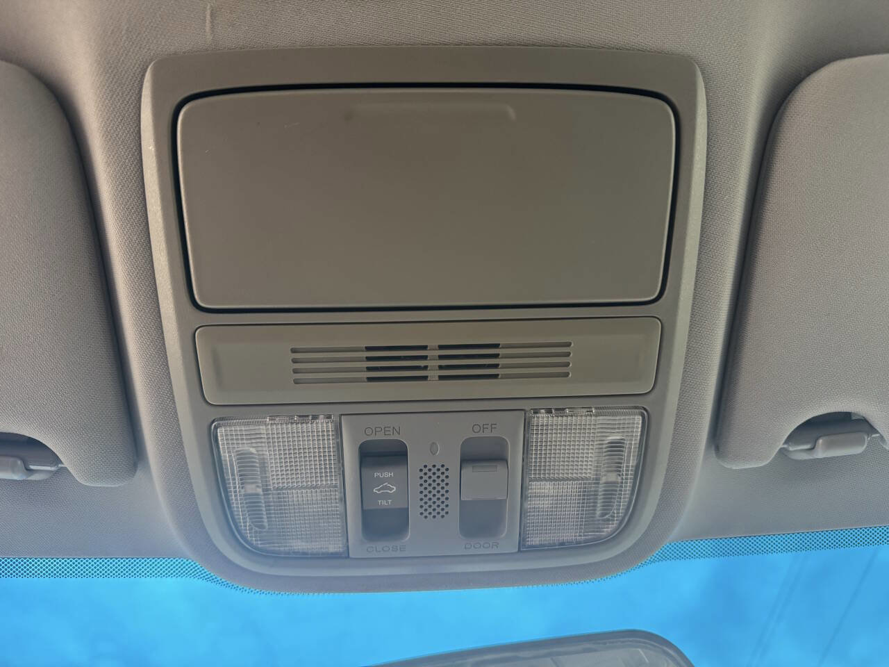 Used 2011 Honda Accord EX-L image 25