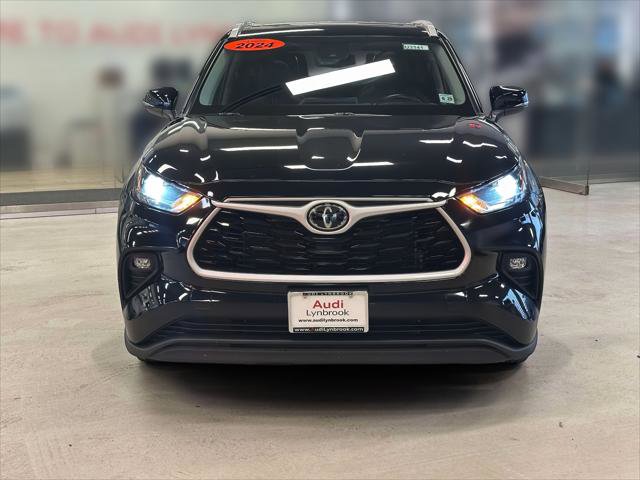 Used 2024 Toyota Highlander XLE image 2