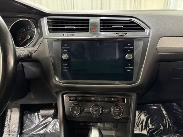 Used 2018 Volkswagen Tiguan SEL AWD/4WD image 14
